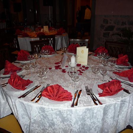 Agriturismo Biologico Corte Aragonese Санта-Мария-ди-Ликодия Экстерьер фото