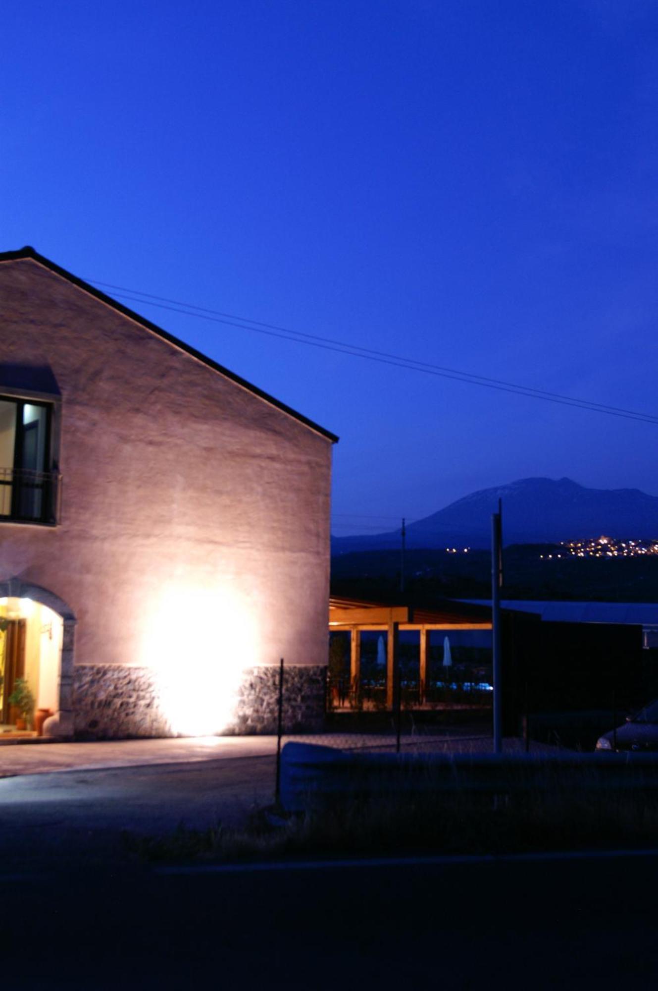 Agriturismo Biologico Corte Aragonese Санта-Мария-ди-Ликодия Экстерьер фото