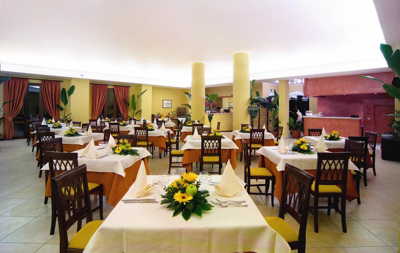 Agriturismo Biologico Corte Aragonese Санта-Мария-ди-Ликодия Экстерьер фото