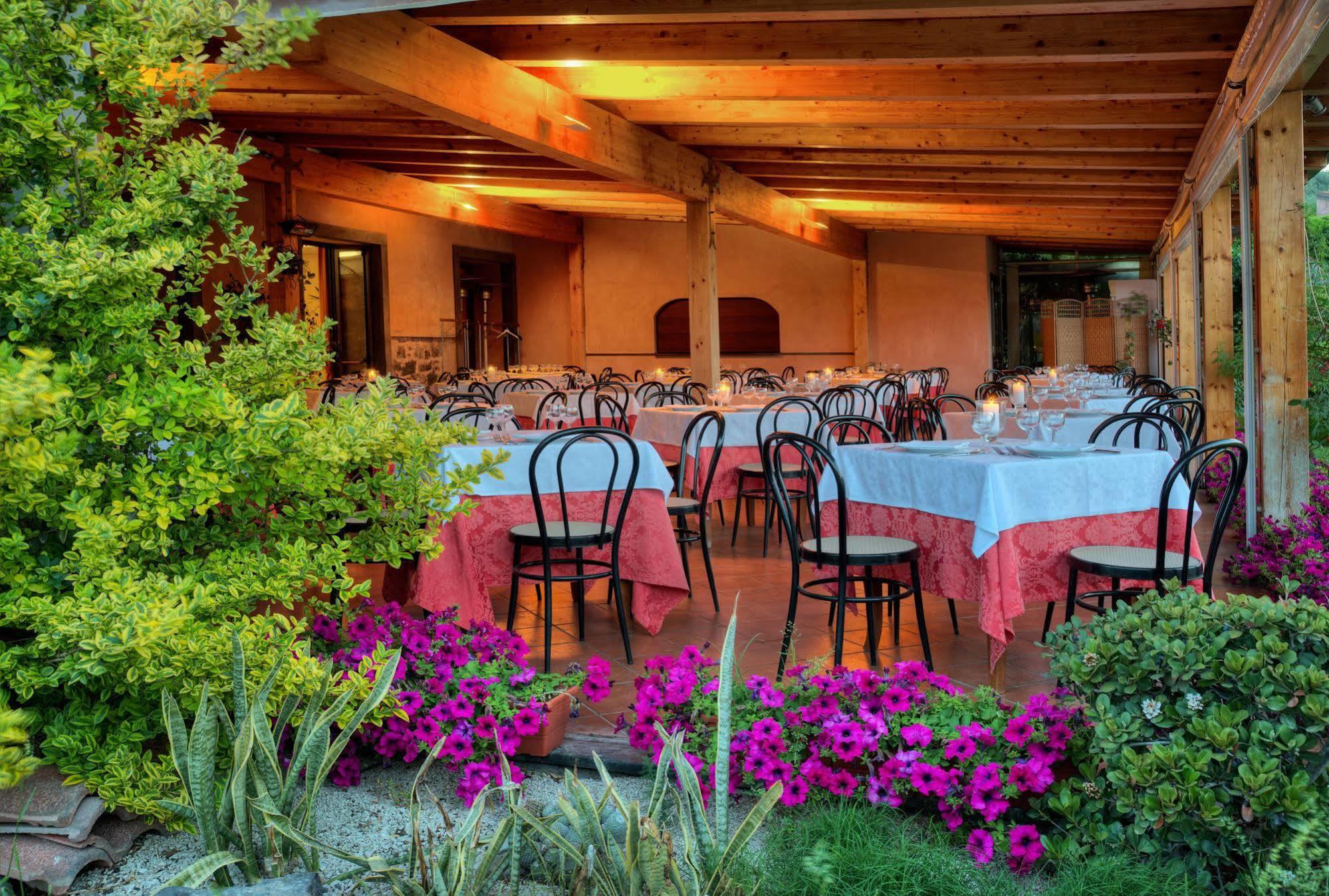 Agriturismo Biologico Corte Aragonese Санта-Мария-ди-Ликодия Экстерьер фото