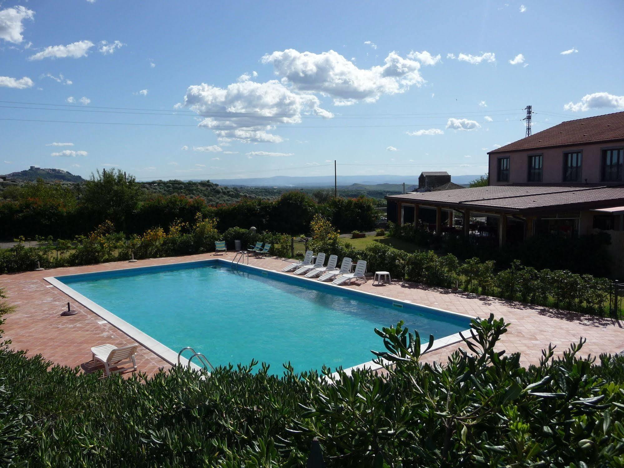 Agriturismo Biologico Corte Aragonese Санта-Мария-ди-Ликодия Экстерьер фото